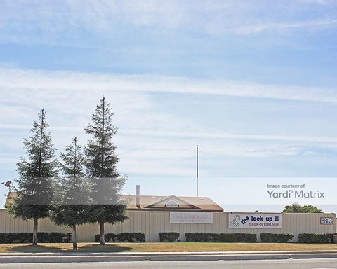 Storage Units for Rent available at 3863 South Chester, Bakersfield, CA 93304