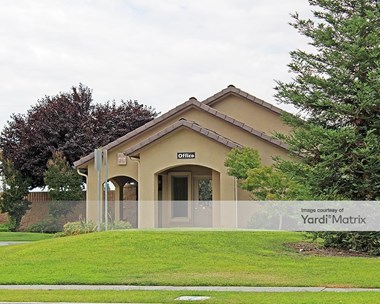 Storage Units for Rent available at 7060 East Dakota Avenue, Fresno, CA 93737