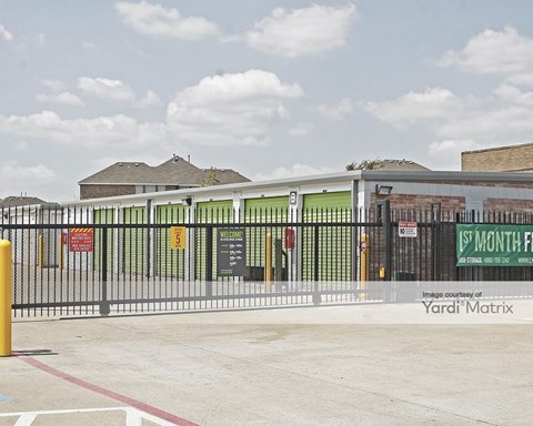 Storage Units for Rent available at 811 South Hampton Road, Desoto, TX 75115