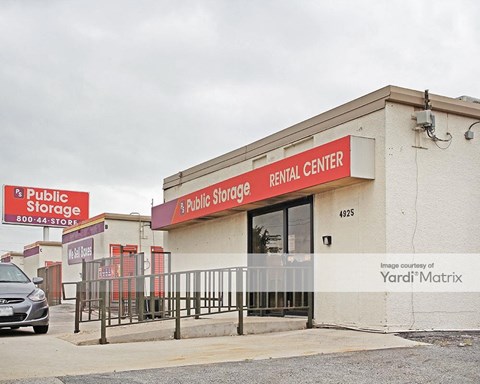 Storage Units for Rent available at 4925 South Cockrell Hill Road, Dallas, TX 75236