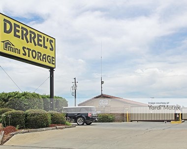 Storage Units for Rent available at 491 Herndon Avenue, Clovis, CA 93612