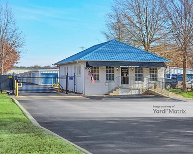 Storage Units for Rent available at 1830 Memorial Blvd, Murfreesboro, TN 37129 - Photo Gallery 1