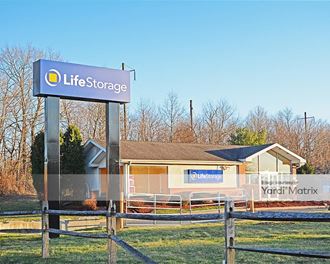 Storage Units for Rent available at 268 Gatzmer Avenue, Jamesburg, NJ 08831