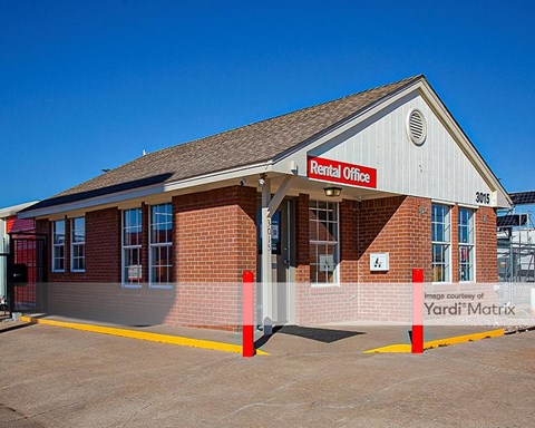 Storage Units for Rent available at 3015 North Service Road, Moore, OK 73160