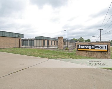 Storage Units for Rent available at 13750 Holmes Road, Kansas City, MO 64145