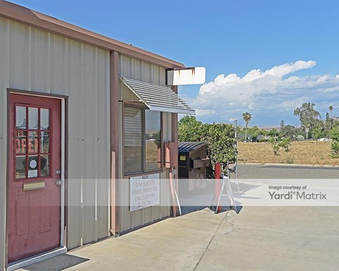 Storage Units for Rent available at 200 West Firebaugh Avenue, Exeter, CA 93221