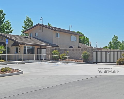 Storage Units for Rent available at 7695 North Palm Avenue, Fresno, CA 93711