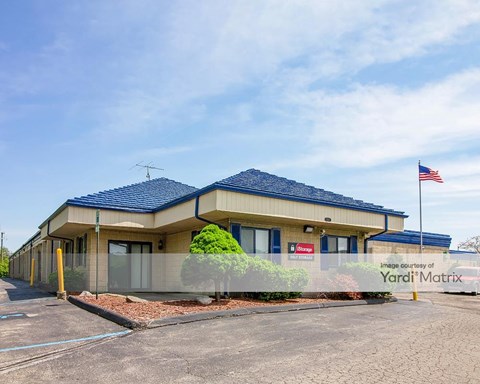 Storage Units for Rent available at 1320 East Big Beaver Road, Troy, MI 48083