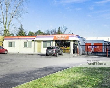 Storage Units for Rent available at 20950 Greenfield Road, Oak Park, MI 48237 Photo Gallery 1