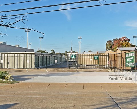 Storage Units for Rent available at 2213 West 34Th, Houston, TX 77018