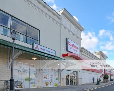 Storage Units for Rent available at 881 Saint Georges Avenue, Woodbridge, NJ 07095