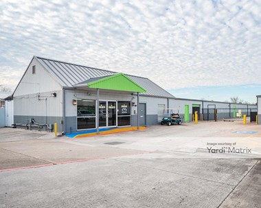 Storage Units for Rent available at 6321 Spencer Hwy, Pasadena, TX 77505 Photo Gallery 1