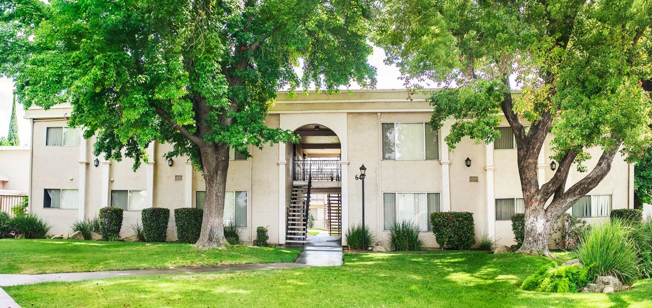 Clovis Courtyard Apartments, 647 W. Barstow, Clovis, CA RentCafe