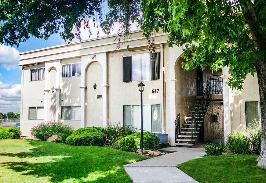 Clovis Courtyard Apartments, 647 W. Barstow, Clovis, CA RentCafe