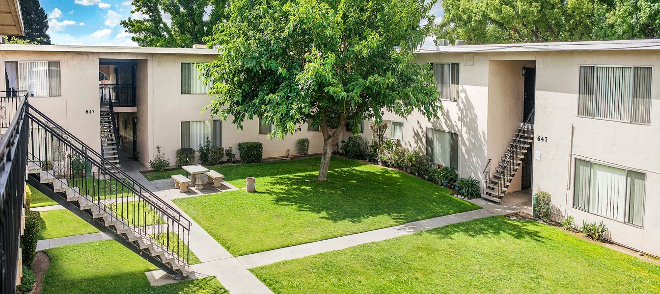 Clovis Courtyard Apartments, 647 W. Barstow, Clovis, CA RentCafe