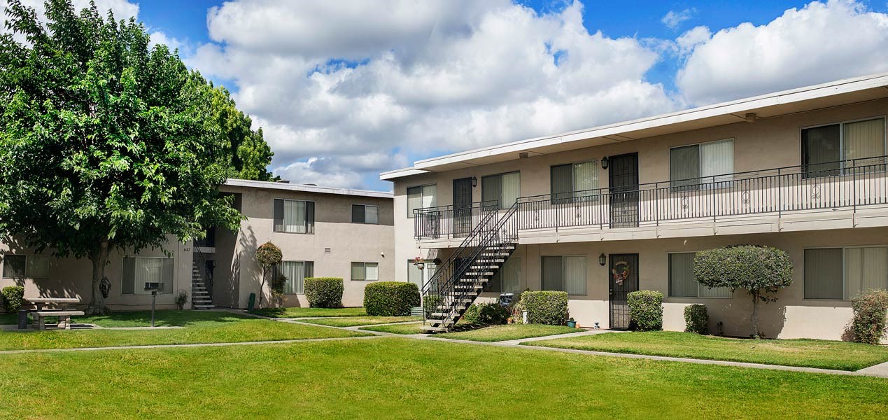 Clovis Courtyard Apartments, 647 W. Barstow, Clovis, CA RentCafe