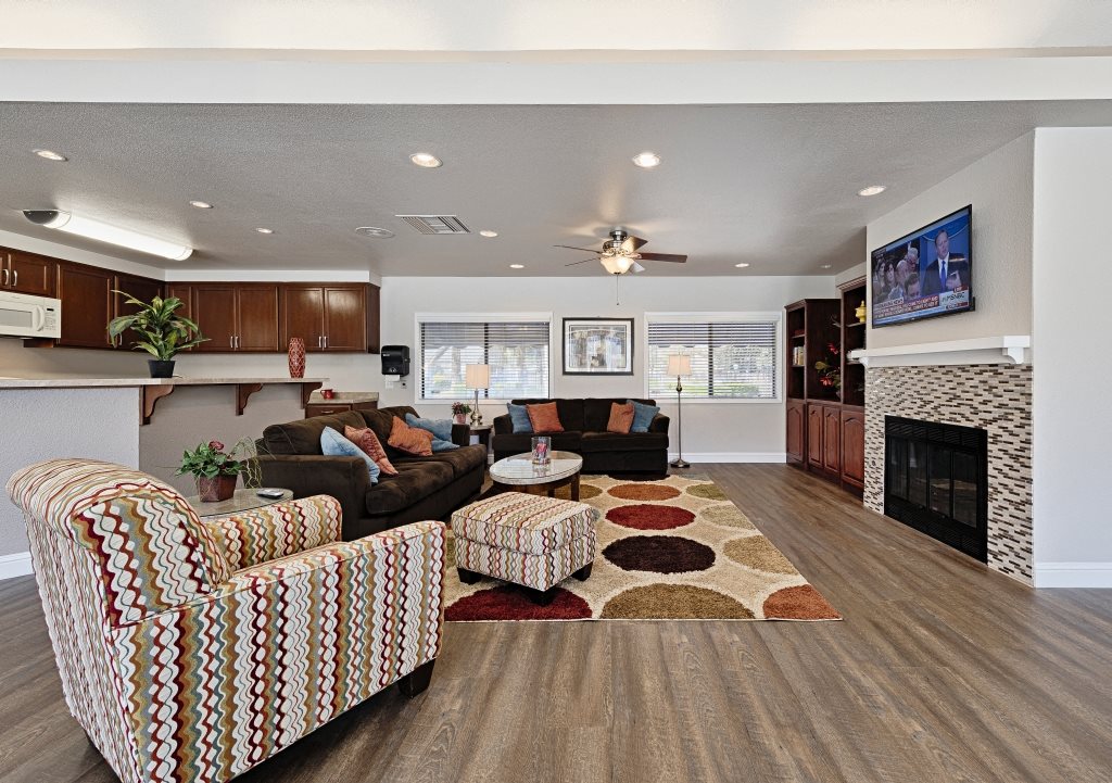 Lakeside Apartments
