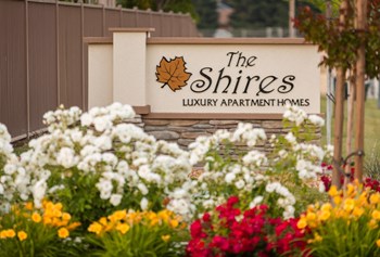 The Shires Monument Sign - Photo Gallery 2