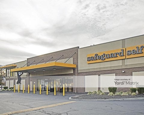 Storage Units for Rent available at 45 Hempstead Turnpike, West Hempstead, NY 11552