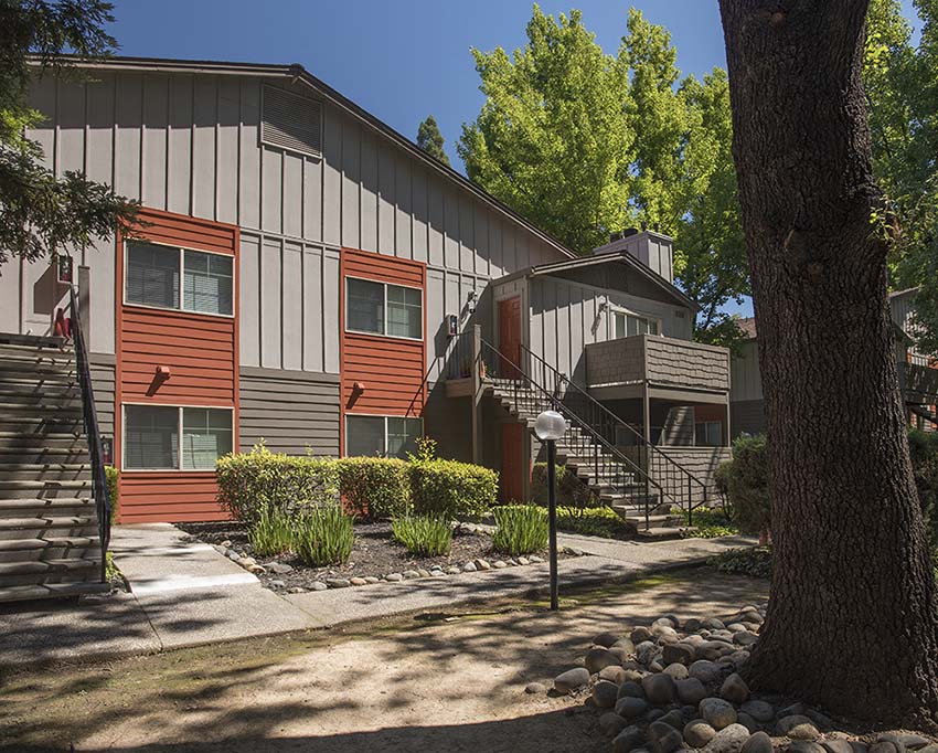 Exterior building view l Foxborough Apartments