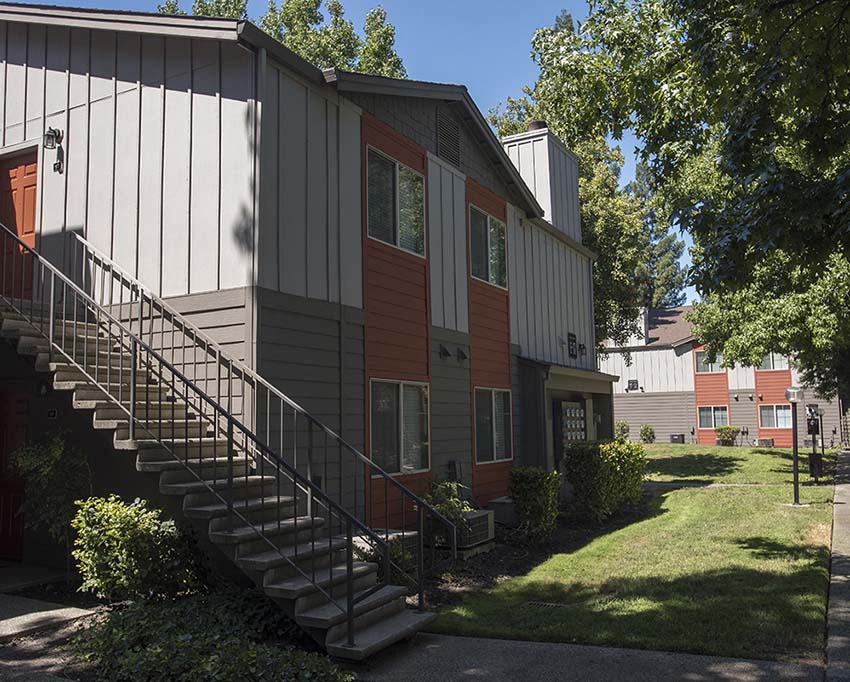 Exterior building view l Foxborough Apartments