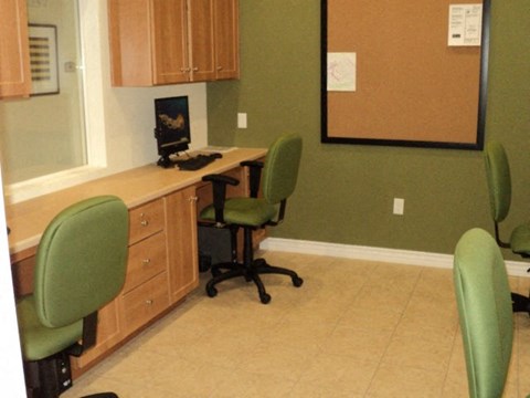 Business Center l Summer Hill Place Apartments in Fresno CA