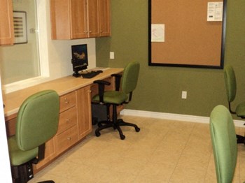 Business Center l Summer Hill Place Apartments in Fresno CA - Photo Gallery 3