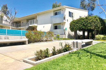 Building view with landscape - Photo Gallery 5