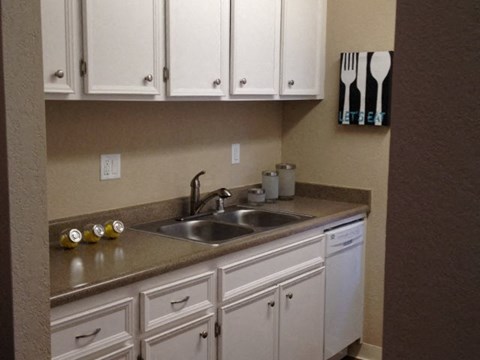 Apartments in Davis | The Grove Apartments l Kitchen