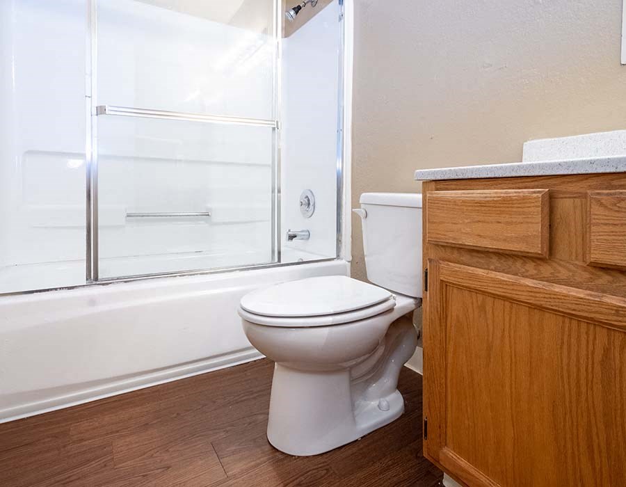 Bathroom l Park Club Apts