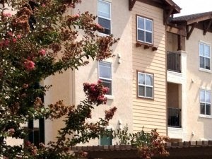 Apartments in Dublin CA l Dublin Ranch Senior Apartments l outside seating