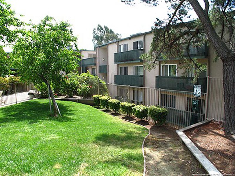 Exterior Building Landscape l Newell Vista Apartments Walnut Creek CA - Photo Gallery 1