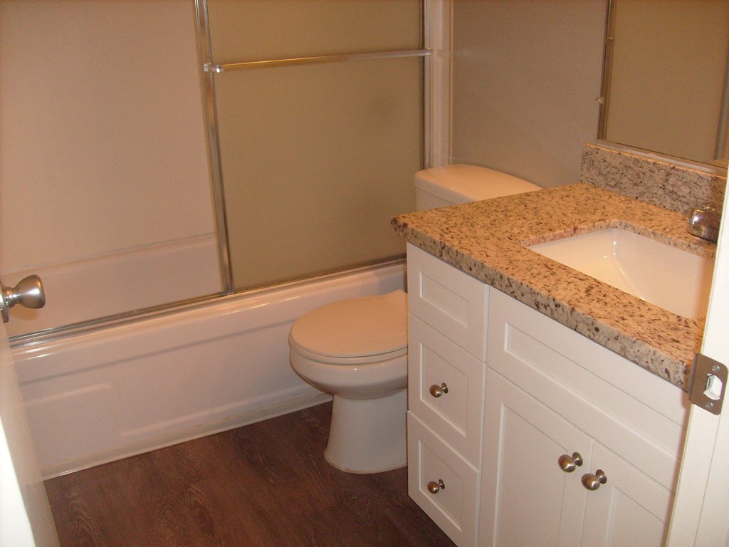 Bathroom l Roseville Apartments For Rent l Park Place 