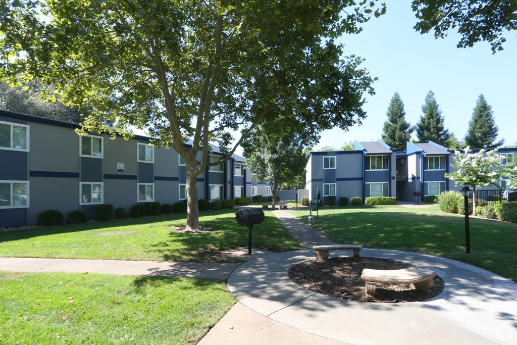 Lush Green Grounds | Forest Park Apartments in Chico, CA