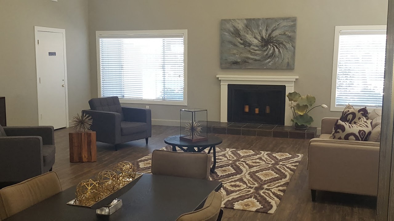 Living room l Glenbook apartments in Chico, Ca