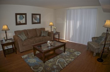 801 Holly Springs Ave 1-3 Beds Apartment, Townhouse, Affordable for Rent - Photo Gallery 8