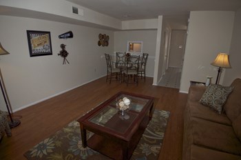 801 Holly Springs Ave 1-3 Beds Apartment, Townhouse, Affordable for Rent - Photo Gallery 11