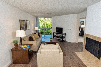 7200 Franklin Ave Studio-2 Beds Apartment for Rent - Photo Gallery 4