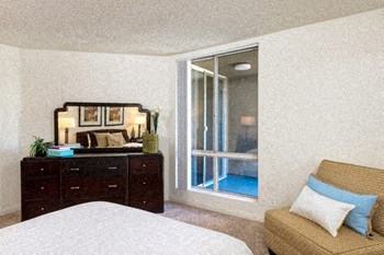 7200 Franklin Ave Studio-2 Beds Apartment for Rent - Photo Gallery 6