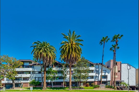 Kaitlin Court Apartments 1340 N Poinsettia Place Los Angeles Ca Los Angeles Photo Gallery 1