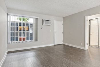 1340 N Poinsettia Place Studio-2 Beds Apartment for Rent - Photo Gallery 6