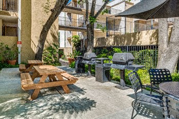 3939 Veselich Ave Studio-2 Beds Apartment for Rent - Photo Gallery 2