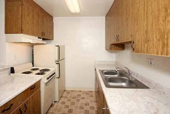 13200 Bromont Ave 1 Bed Apartment for Rent - Photo Gallery 6