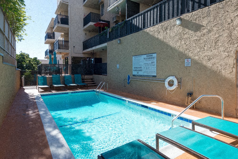 the swimming pool at the resort at longboat key club
