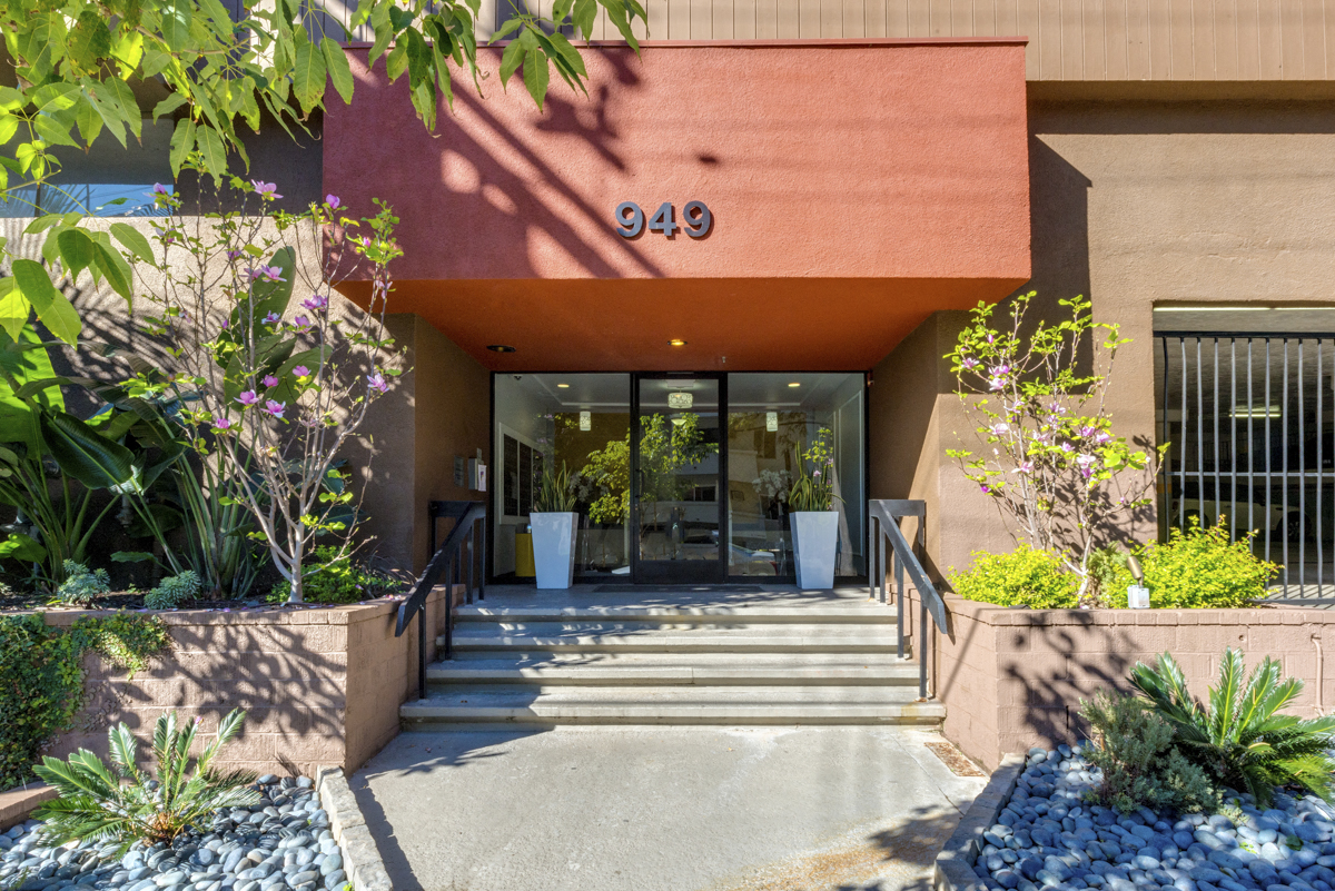 the building where the hotel is located