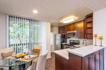 920 North Kings Rd Studio-1 Bed Apartment for Rent - Photo Gallery 2