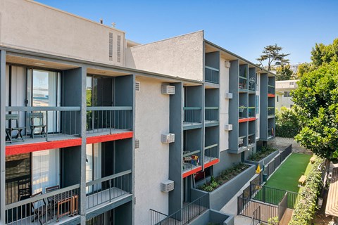 the building where the hotel is located