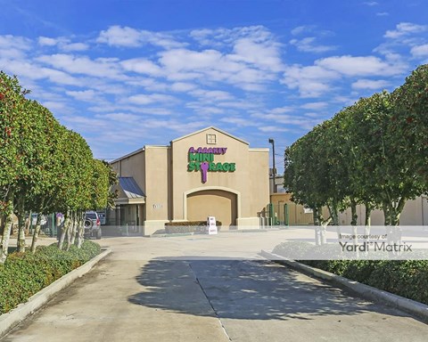 Storage Units for Rent available at 2321 Belle Chasse Hwy, Gretna, LA 70056