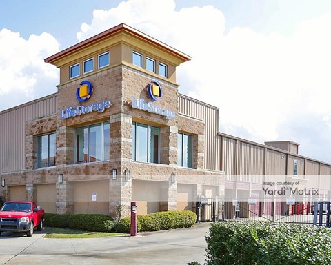 Storage Units for Rent available at 2201 West Napoleon Avenue, Kenner, LA 70062