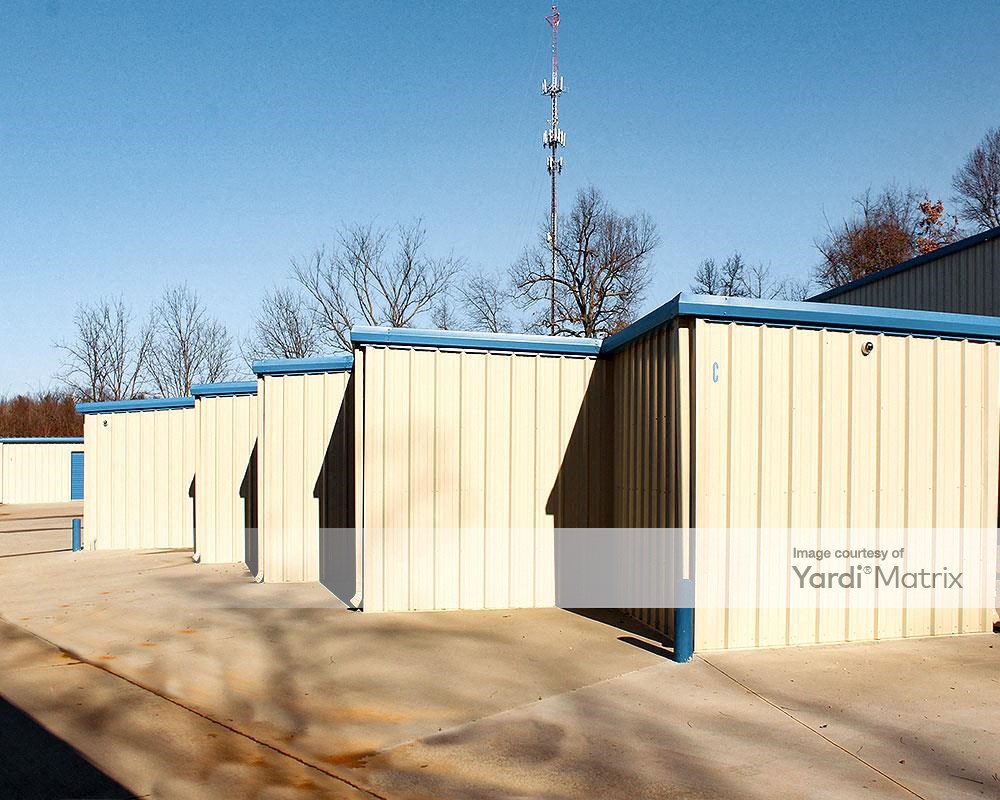 Pin By Connie Haynes On Booth 56 Peddlers Mall Elizabethtown Ky Repurposed Items Corner Shelves Decor